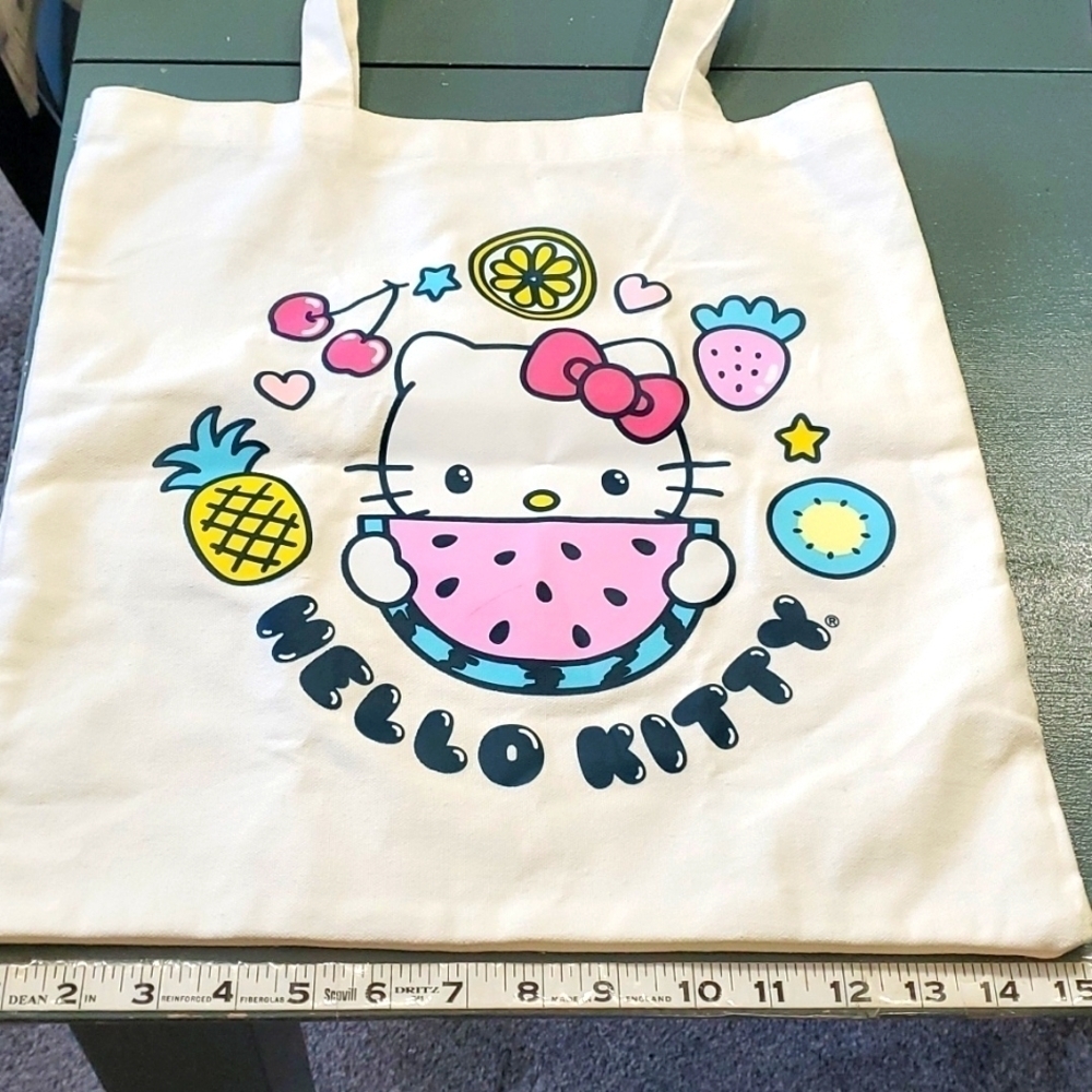 HELLO KITTY WHITE CANVAS BAG. Good used condition.‎ 15" X 15".